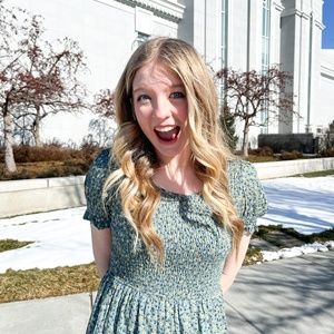 Meet your Posher, Hallee